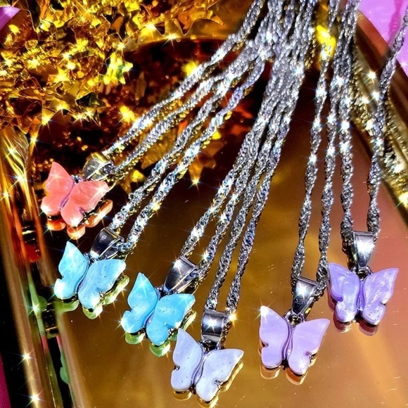 3/$30 🦋 Butterfly Charm Necklace - Picture 5 of 16